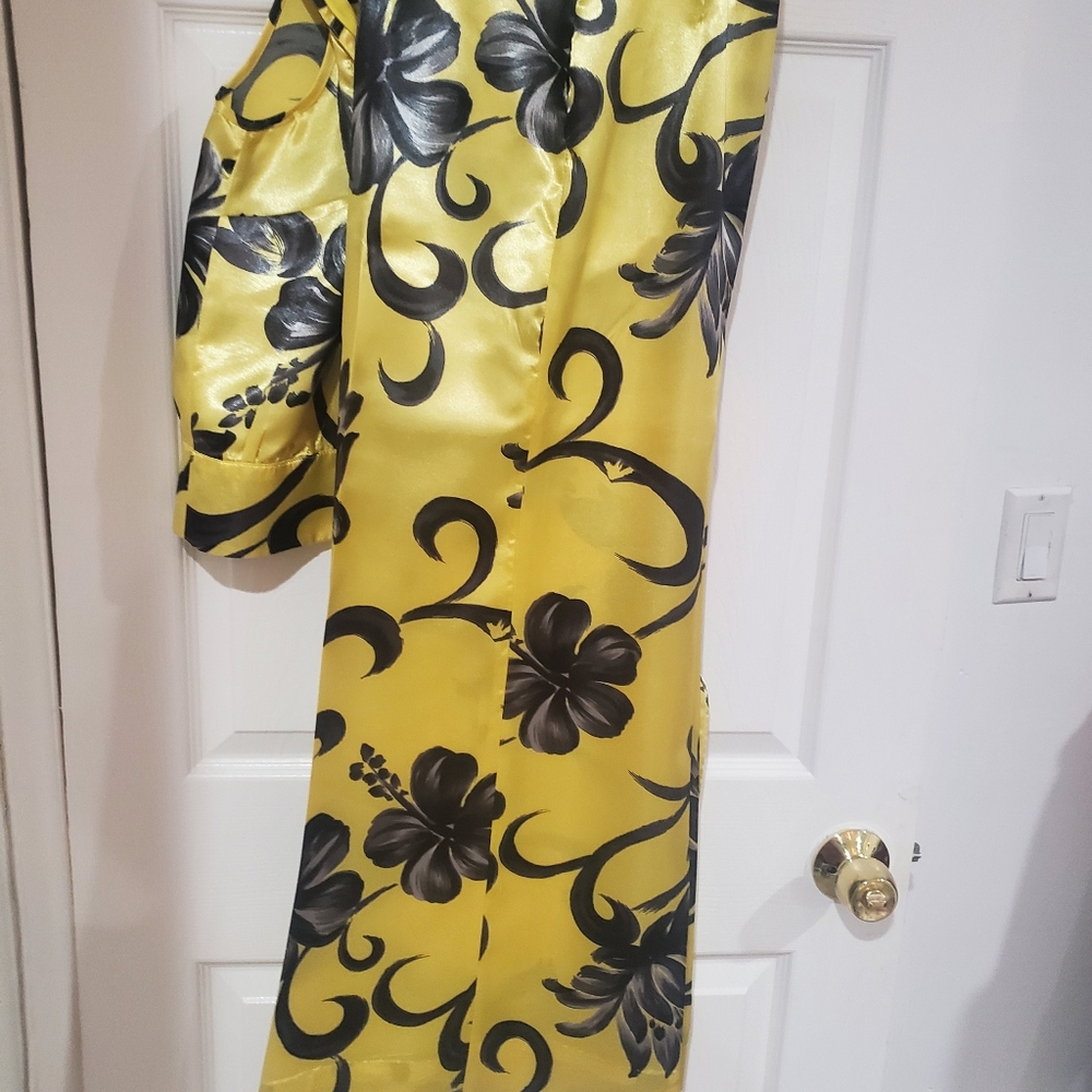 💕💕Gorgeous Retro - Vintage - 2 Piece Satin Pant Suit 💕💕